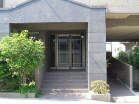 16/16 エントランス