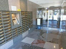 16/16 エントランス