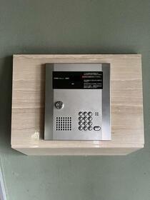 15/15 エントランス