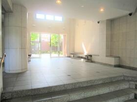 13/14 エントランス