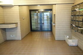 13/13 エントランス