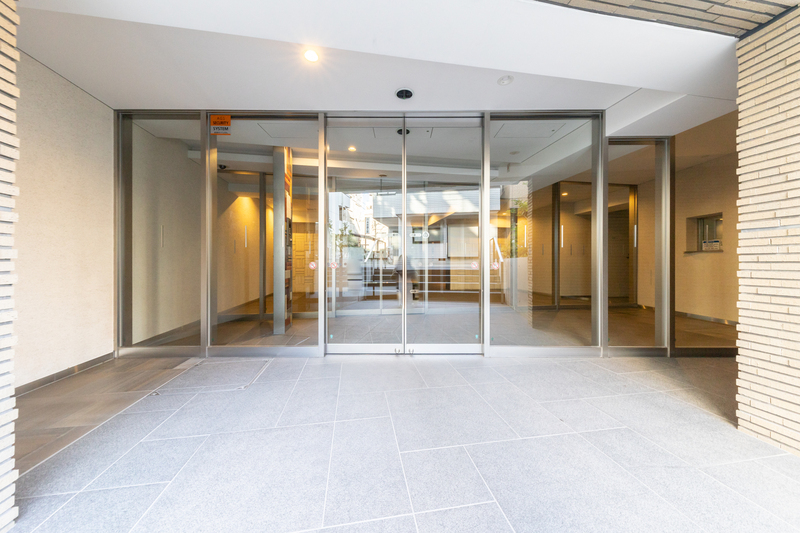 5/5 エントランス