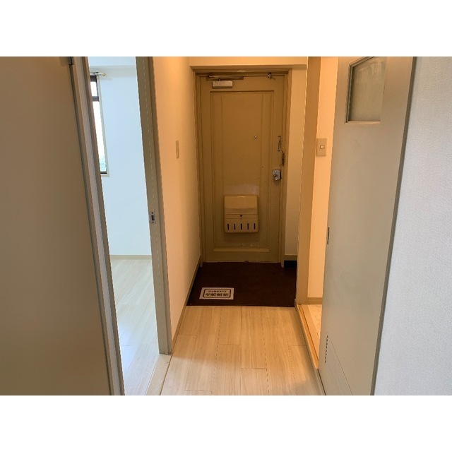 13/25 玄関
