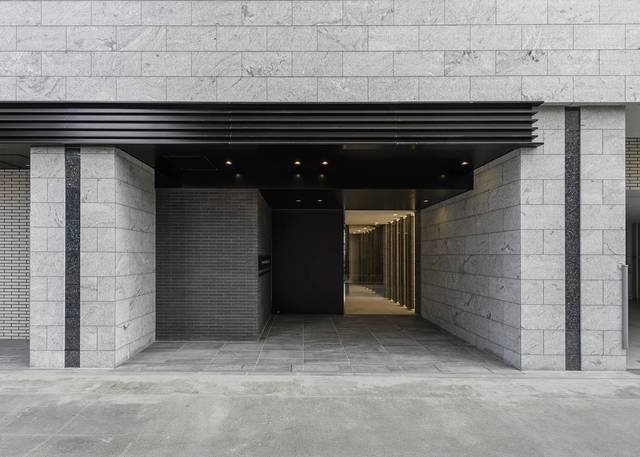 27/29 エントランス