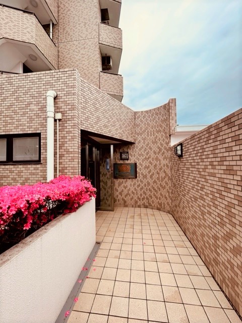 25/29 エントランス