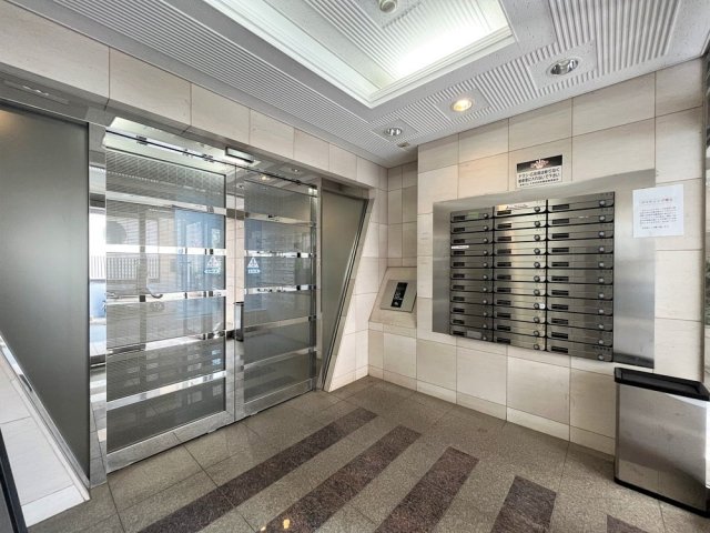 16/17 エントランス