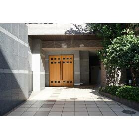 16/16 エントランス