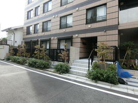 2/2 エントランス