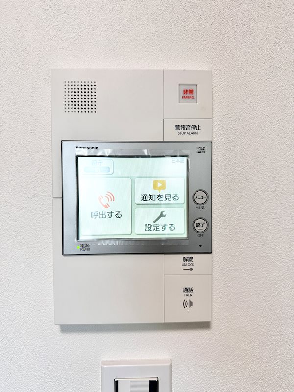 26/27 エントランス