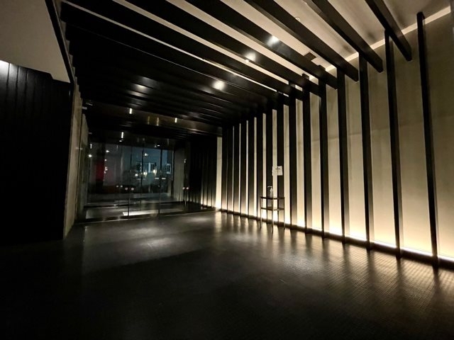 18/27 エントランス