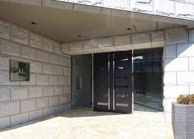 18/22 エントランス