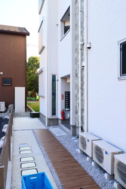 23/25 エントランス