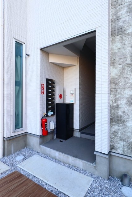 24/25 エントランス