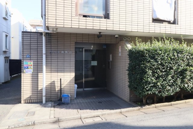 22/27 エントランス