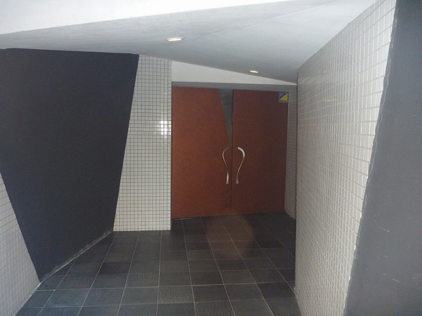 4/4 エントランス