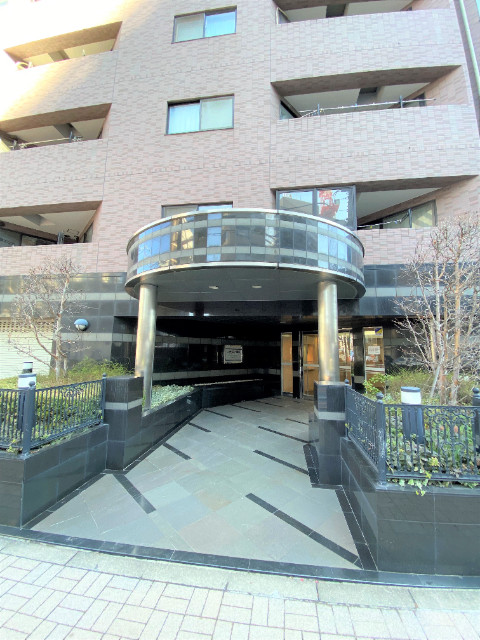 16/17 エントランス