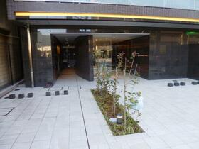 13/13 エントランス