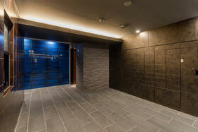 16/16 エントランス