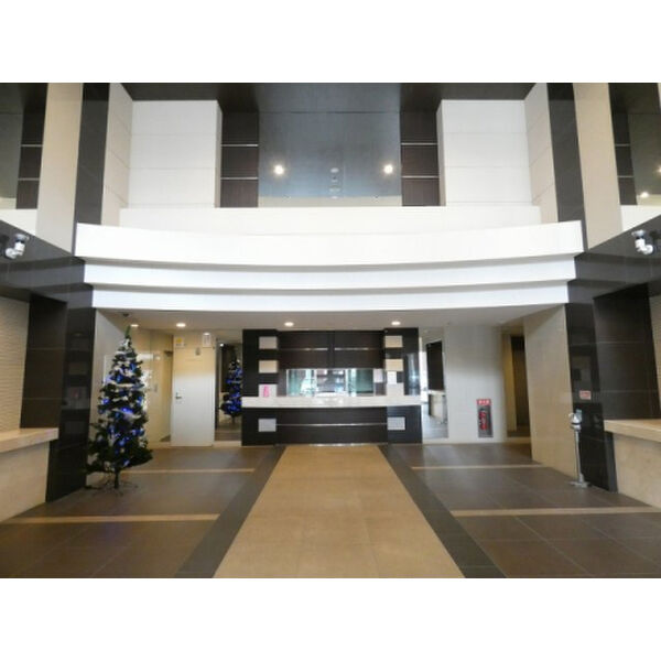 16/16 エントランス