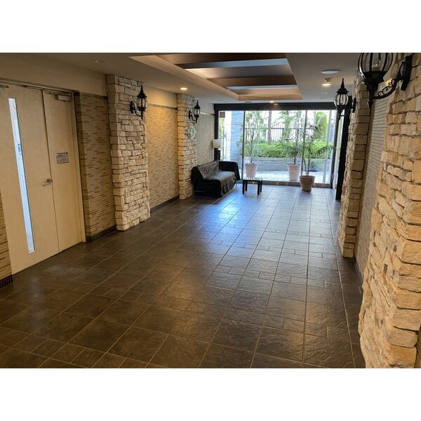 16/16 エントランス