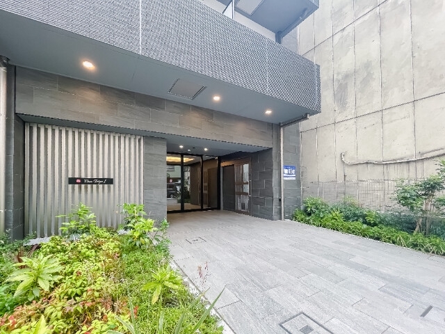 22/25 エントランス