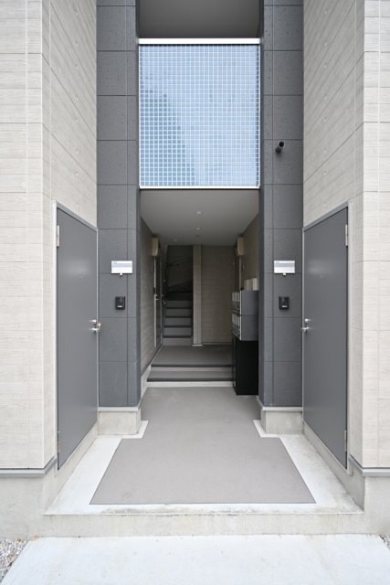 23/25 エントランス