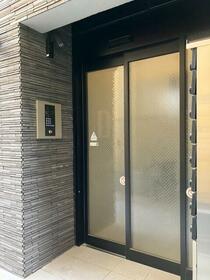 5/5 エントランス