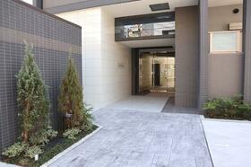 16/16 エントランス