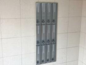 16/16 エントランス