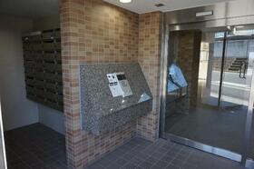 16/16 エントランス