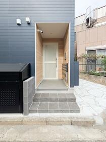 16/16 エントランス