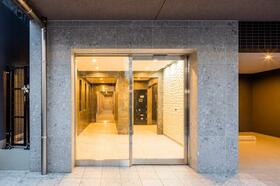 5/5 エントランス