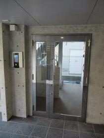 16/16 エントランス