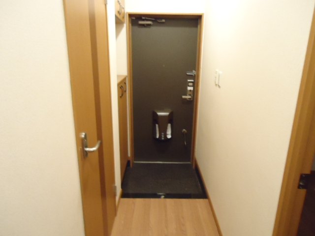 16/30 玄関