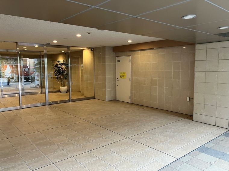 15/15 エントランス