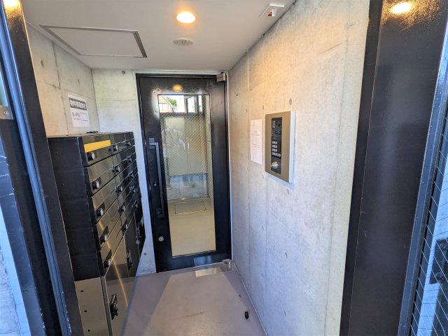 16/26 エントランス