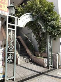 16/16 エントランス