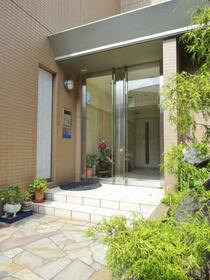 16/16 エントランス