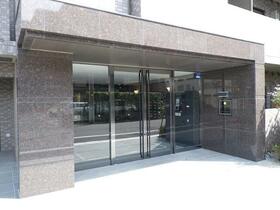 16/16 エントランス