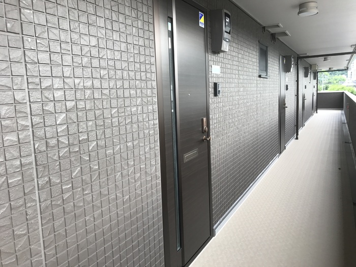 19/27 エントランス