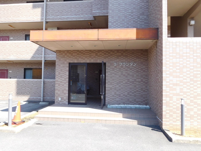 15/23 エントランス