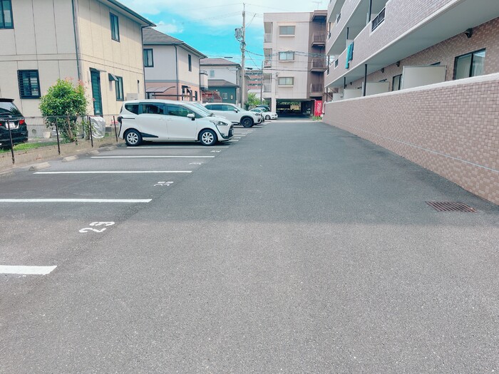 16/23 駐車場