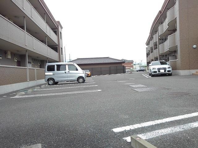 14/20 駐車場