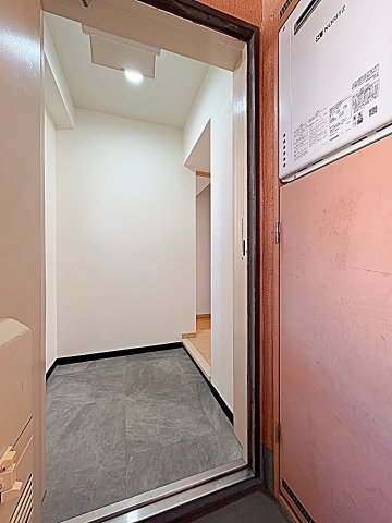 13/26 玄関