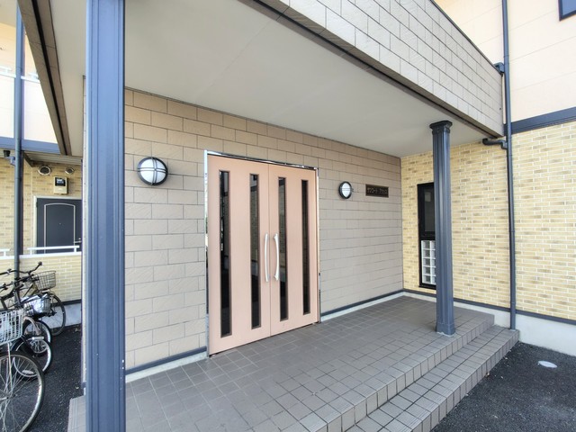 18/25 エントランス