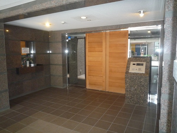 14/14 エントランス