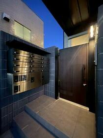 13/13 エントランス