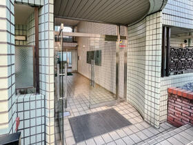 16/16 エントランス