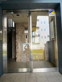 16/16 エントランス