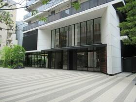 16/16 エントランス